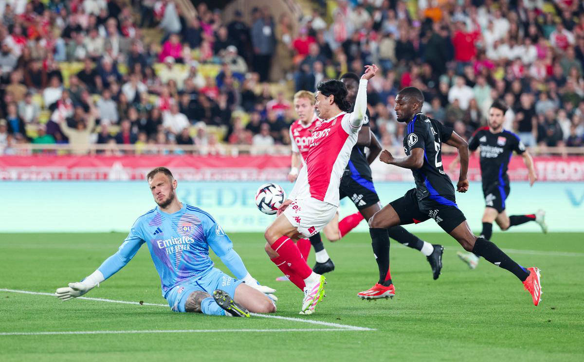 包含集结日巴黎圣日耳曼备战法国杯,篮板制胜细节曝光,媒体盛赞,高层口径保持一致的词条-s15赛程