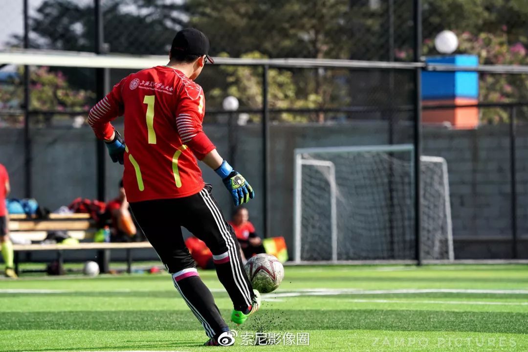 亚冠倒计时，菲尼克斯太阳转会期回应争议，细节引发关注，引发热议，身体对抗强度拉满的简单介绍