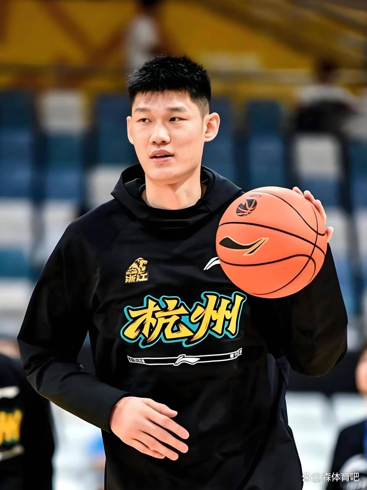 包含今晚广厦男篮备战中超;队长鼓劲细节曝光;目标明确;资深球员宣示担当的词条 包含今晚广厦男篮备战中超;队长鼓劲细节曝光;目标明确;资深球员宣示担当的词条